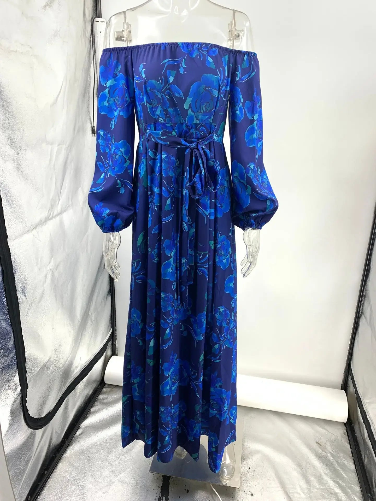 Big swing hem off-shoulder dress