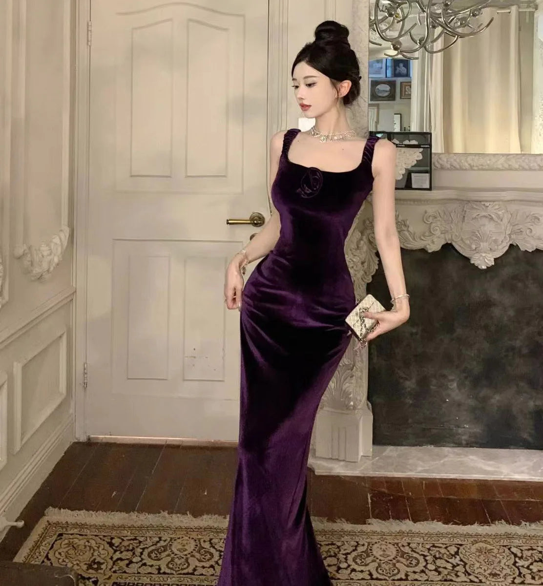 Elegant sleeveless one-piece gown