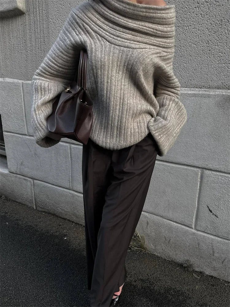 Relaxed silhouette Tossy knit sweater detail