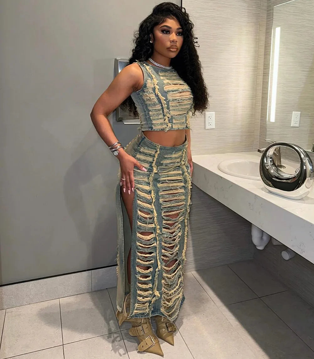 Stylish women’s crop top outfit